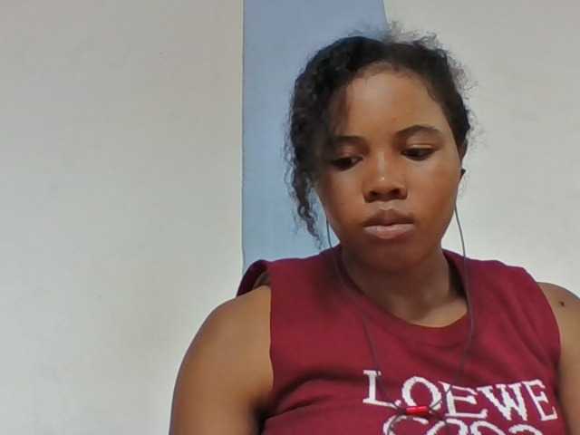 Juliah1a live cam on BongaCams