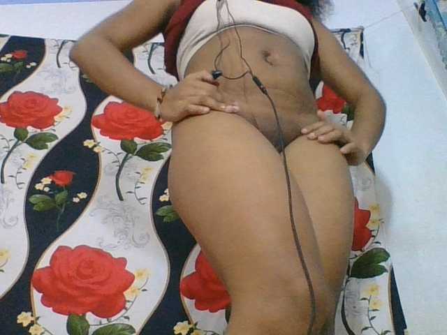Juliah1a live cam on BongaCams