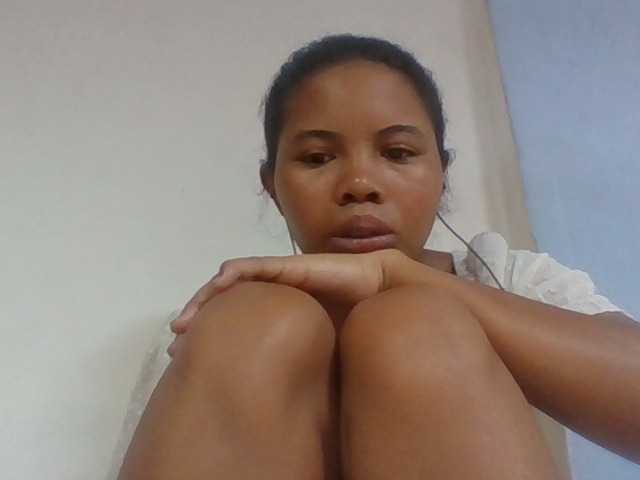 Juliah1a live cam on BongaCams