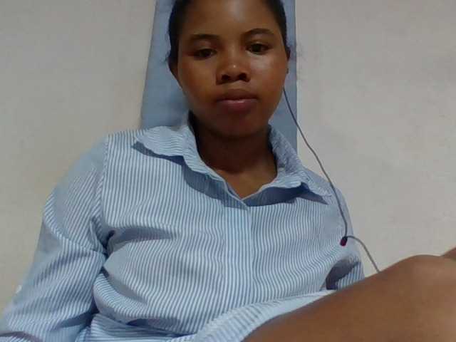 Juliah1a live cam on BongaCams