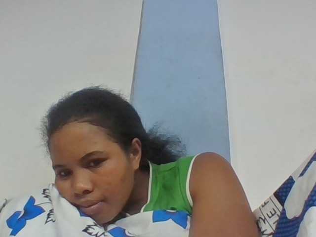 Juliah1a live cam on BongaCams