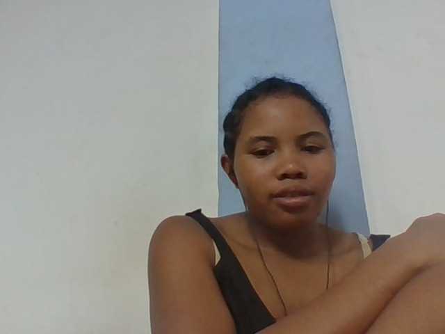 Juliah1a live cam on BongaCams