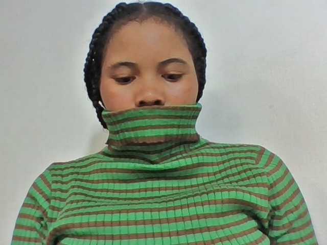 Juliah1a live cam on BongaCams
