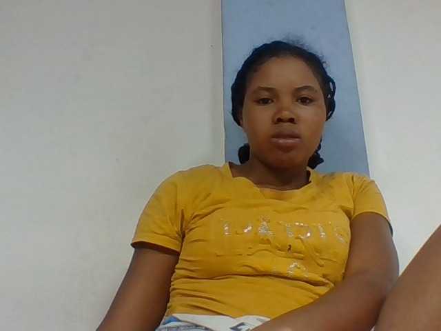 Juliah1a live cam on BongaCams