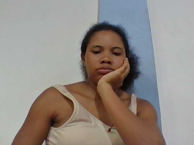 Juliah1a live cam on BongaCams