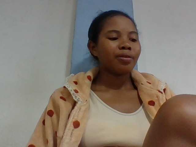 Juliah1a live cam on BongaCams