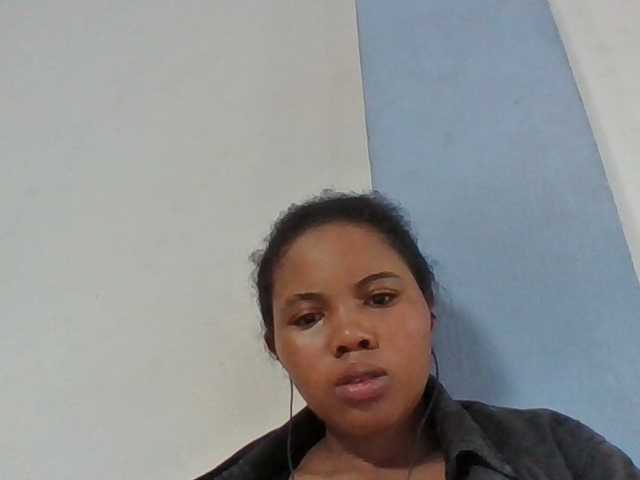Juliah1a live cam on BongaCams