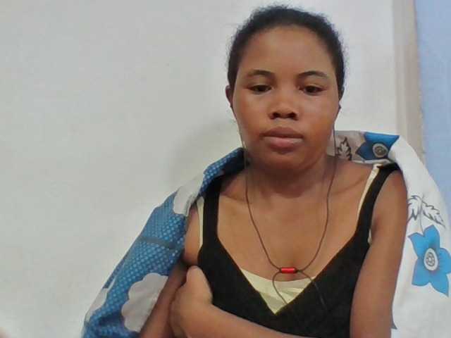 Juliah1a live cam on BongaCams