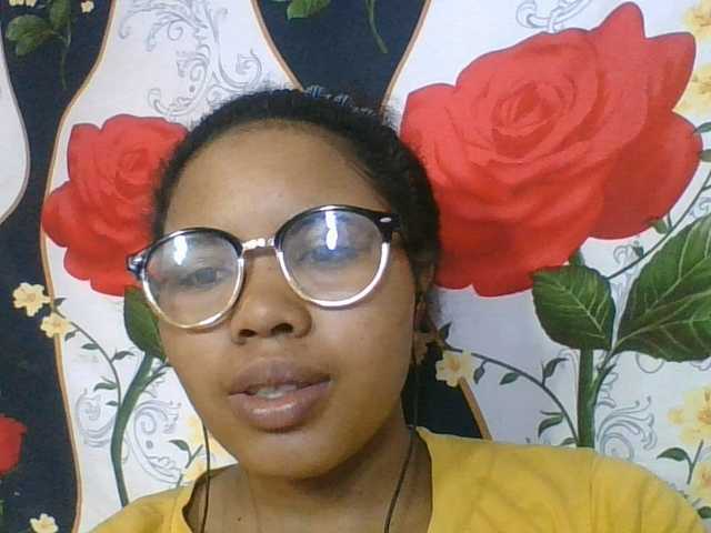 Juliah1a live cam on BongaCams