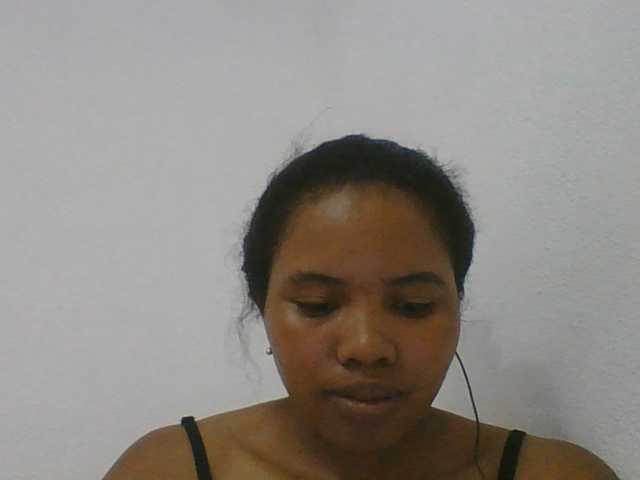Juliah1a live cam on BongaCams