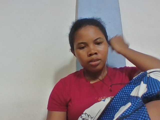 Juliah1a live cam on BongaCams