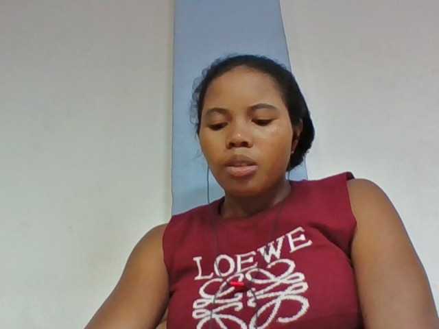 Juliah1a live cam on BongaCams