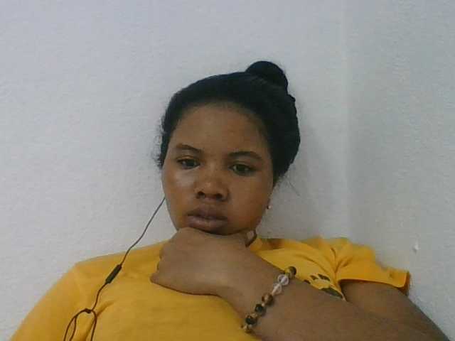 Juliah1a live cam on BongaCams