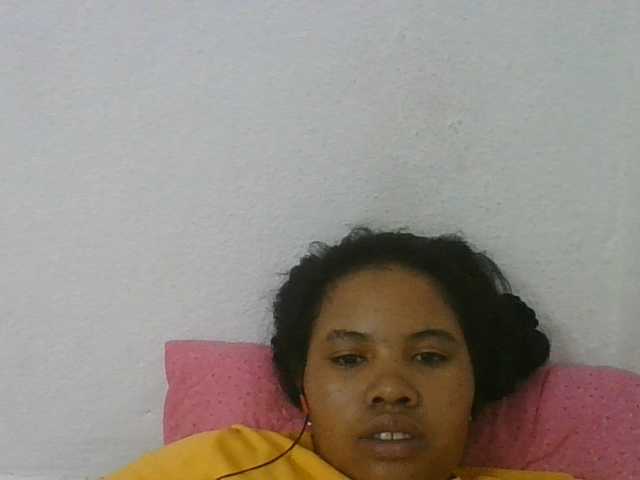 Juliah1a live cam on BongaCams