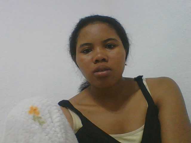 Juliah1a live cam on BongaCams