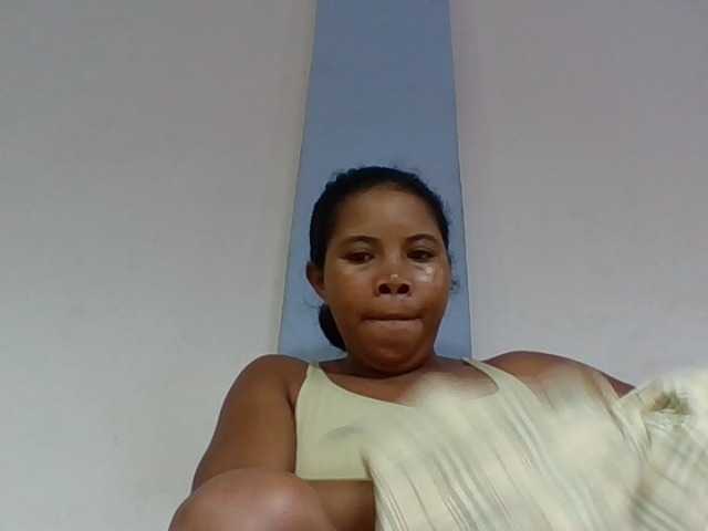 Juliah1a live cam on BongaCams