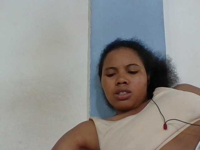 Juliah1a live cam on BongaCams