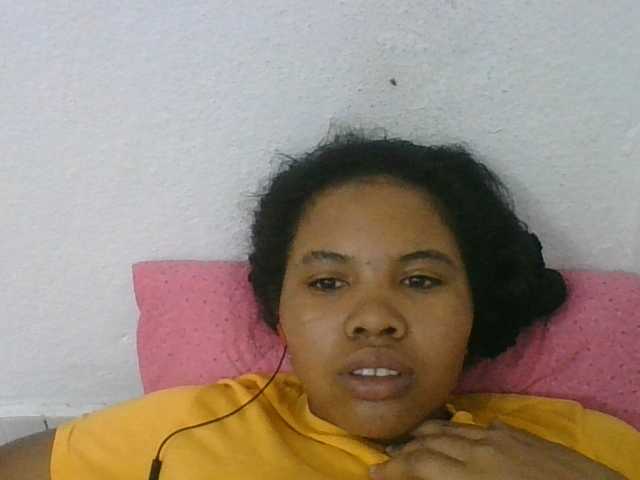 Juliah1a live cam on BongaCams