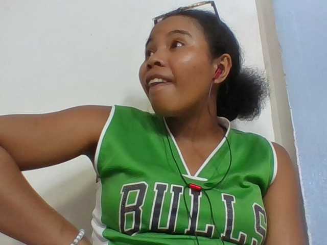 Juliah1a live cam on BongaCams