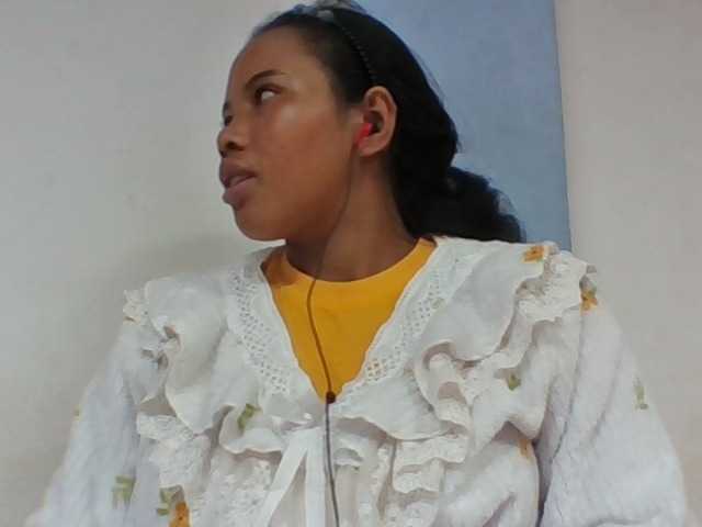 Juliah1a live cam on BongaCams