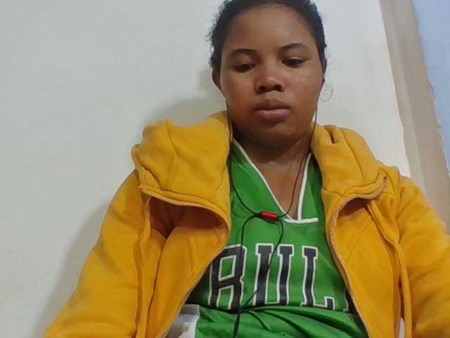 Juliah1a live cam on BongaCams