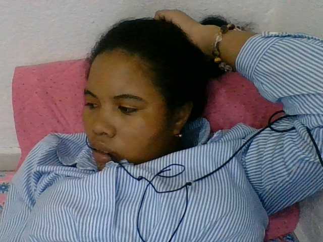 Juliah1a live cam on BongaCams