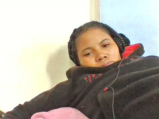 Juliah1a live cam on BongaCams
