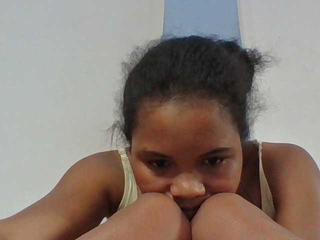 Juliah1a live cam on BongaCams
