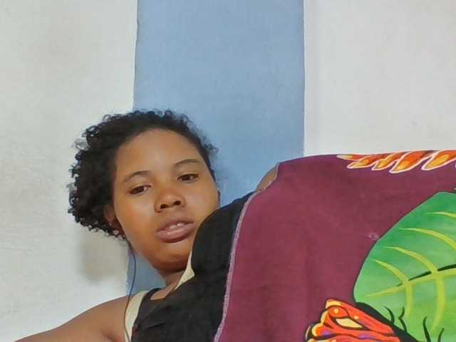 Juliah1a live cam on BongaCams