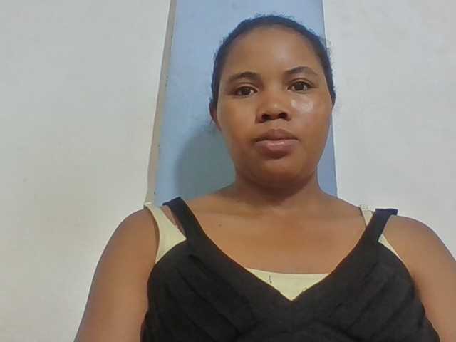 Juliah1a live cam on BongaCams