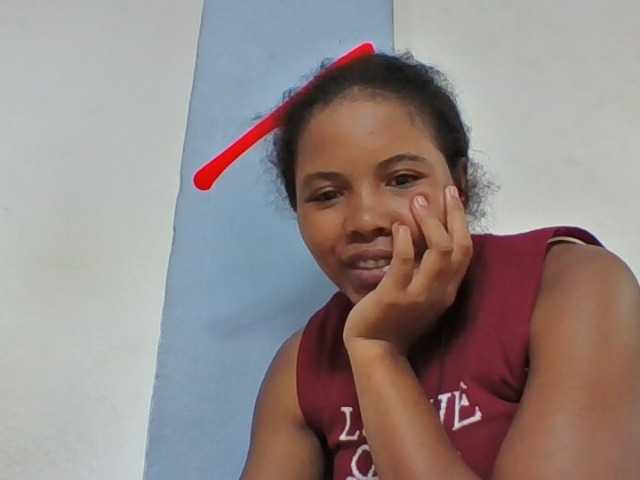 Juliah1a live cam on BongaCams