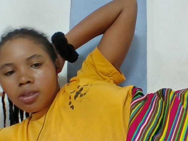 Juliah1a live cam on BongaCams