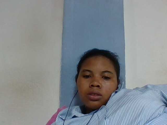 Juliah1a live cam on BongaCams