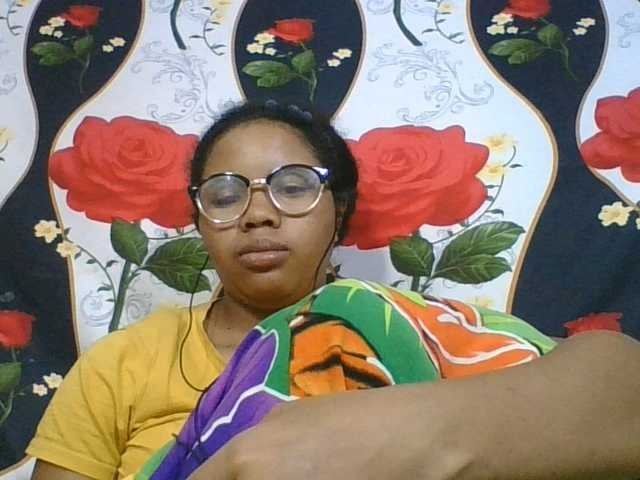 Juliah1a live cam on BongaCams