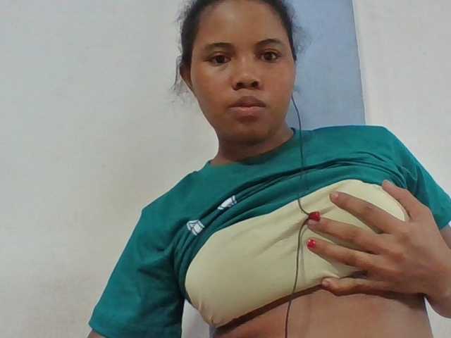 Juliah1a live cam on BongaCams