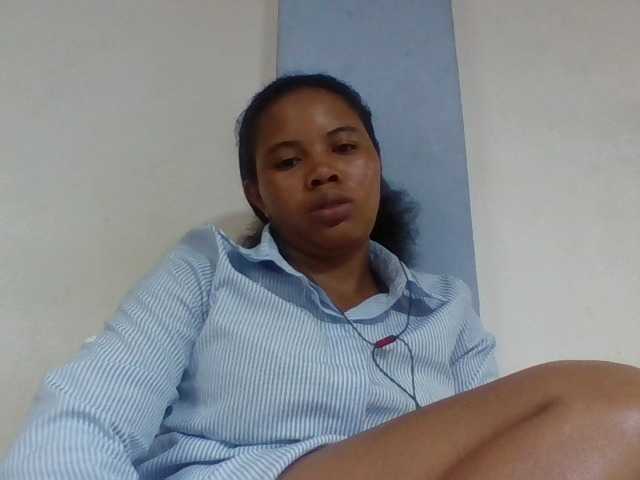 Juliah1a live cam on BongaCams