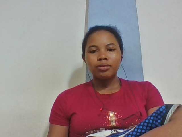 Juliah1a live cam on BongaCams