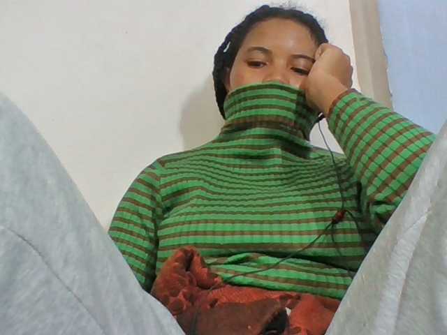Juliah1a live cam on BongaCams