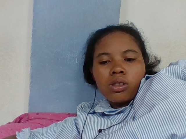 Juliah1a live cam on BongaCams