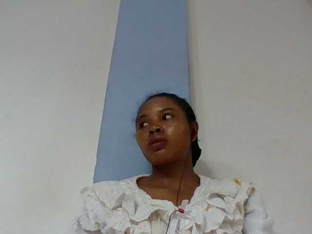 Juliah1a live cam on BongaCams