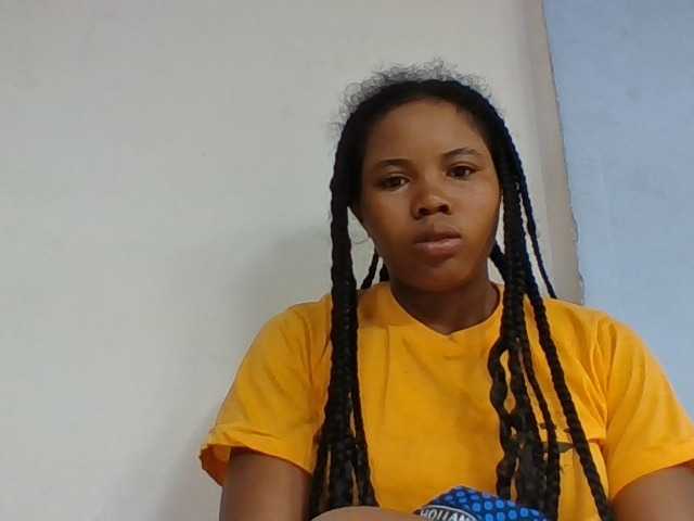 Juliah1a live cam on BongaCams