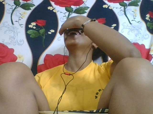 Juliah1a live cam on BongaCams
