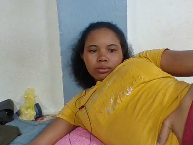 Juliah1a live cam on BongaCams