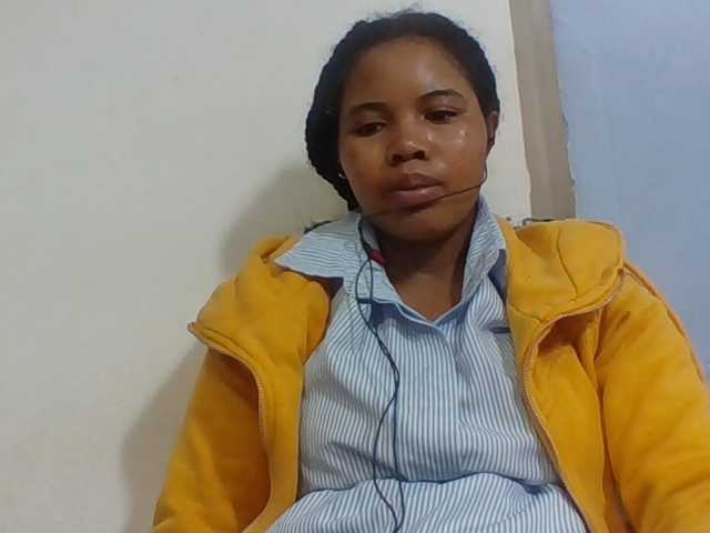 Juliah1a live cam on BongaCams