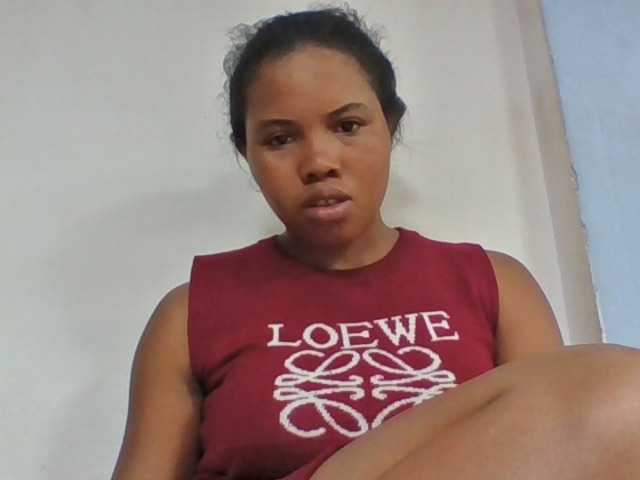 Juliah1a live cam on BongaCams