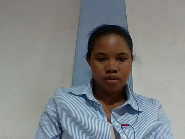 Juliah1a live cam on BongaCams