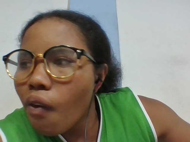 Juliah1a live cam on BongaCams