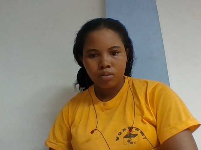 Juliah1a live cam on BongaCams