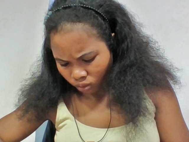 Juliah1a live cam on BongaCams