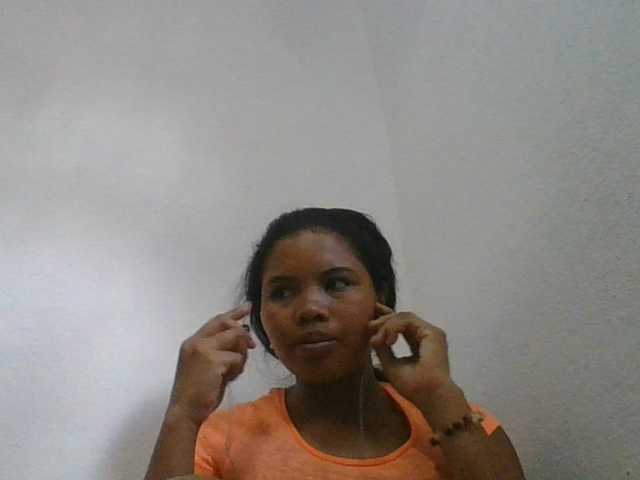 Juliah1a live cam on BongaCams